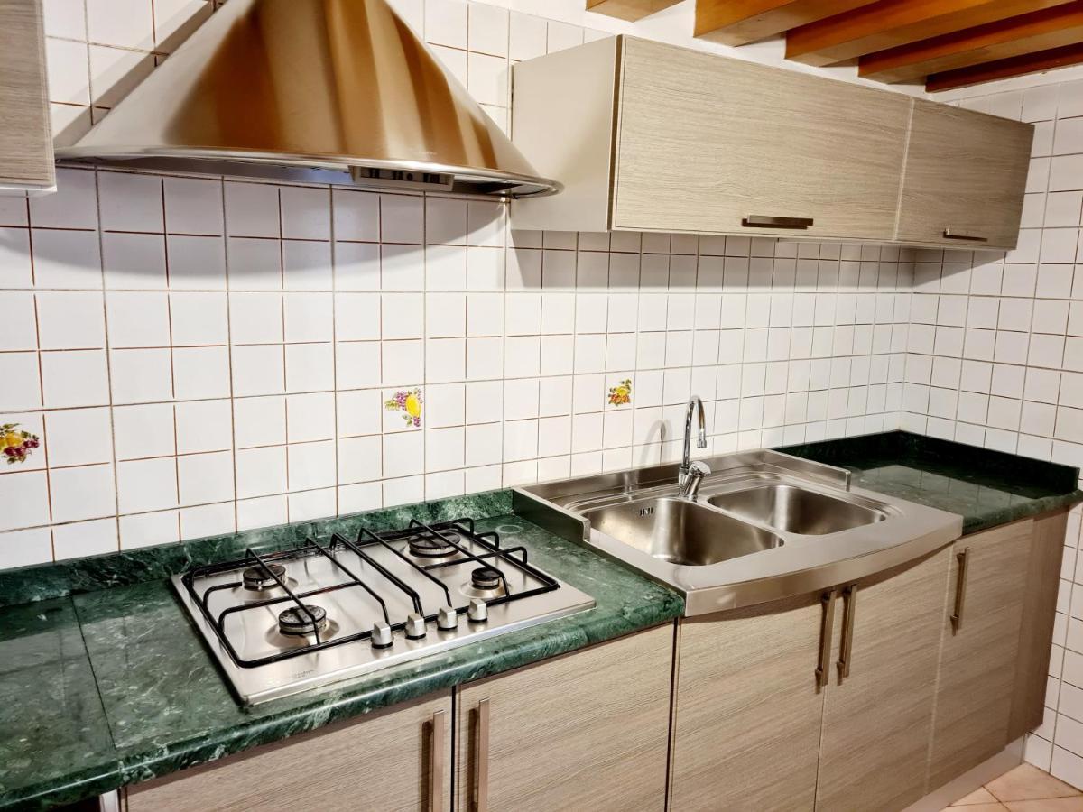 Апартаменти Casa Colonna Монтегротто-Терме Екстер'єр фото