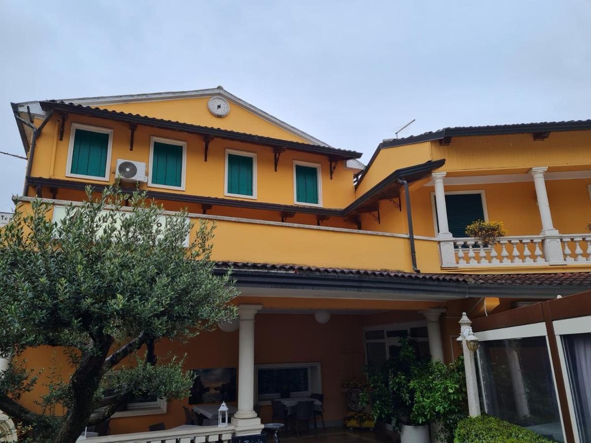 Апартаменти Casa Colonna Монтегротто-Терме Екстер'єр фото